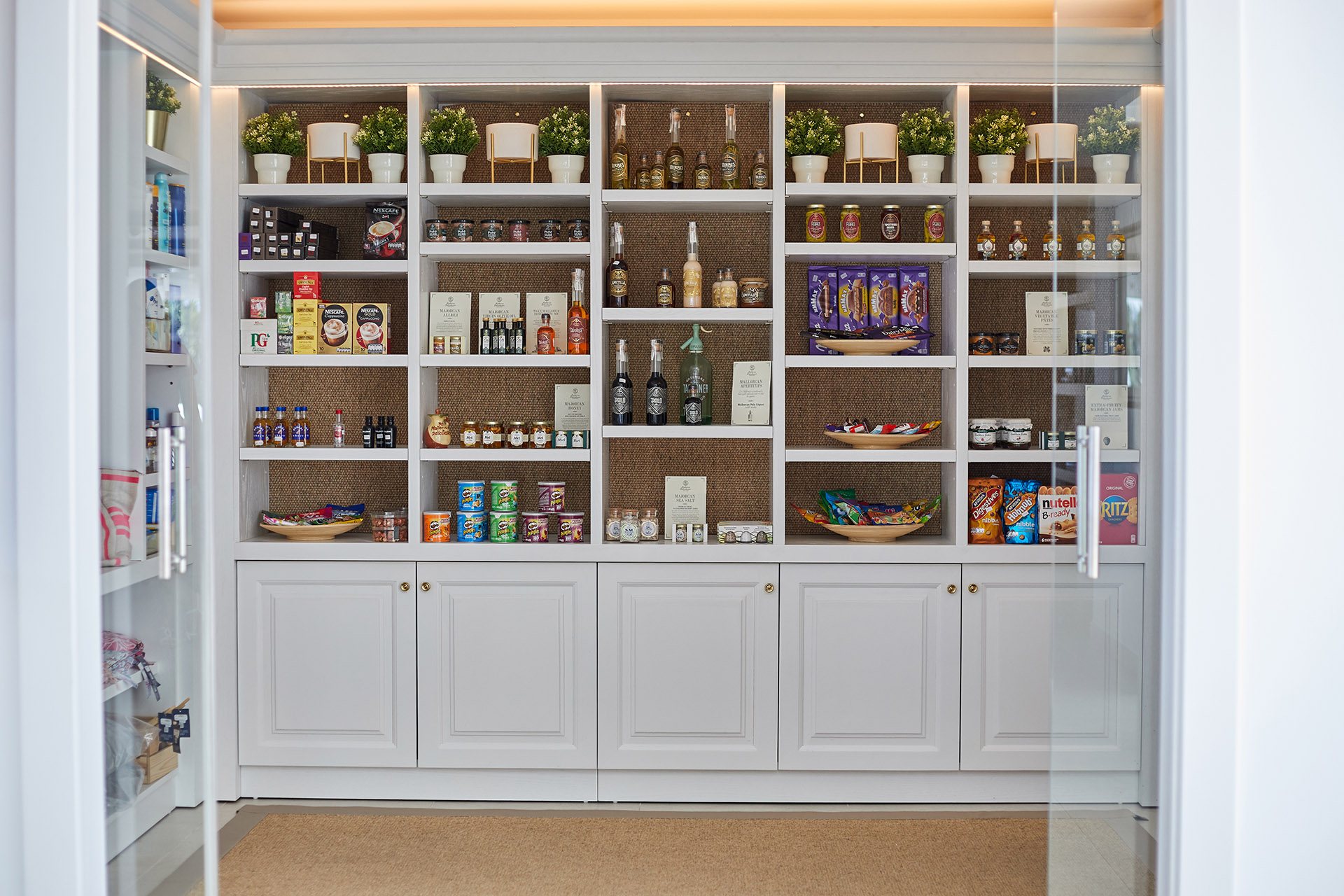 boutique shop kiosk image