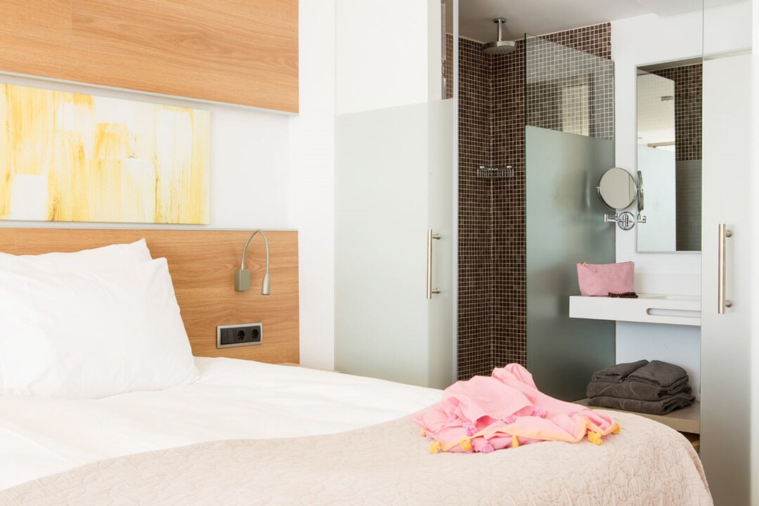 room Prime cover image 4